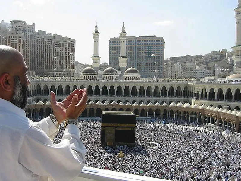 Pakistan Opens Hajj 2027 Registration, Prioritises Early Applicants