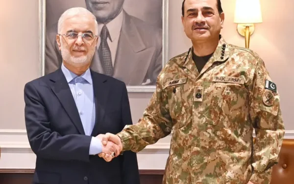 Iranian Interior Minister Momeni Meets Pakistan Army Chief In Rawalpindi (Image 1)