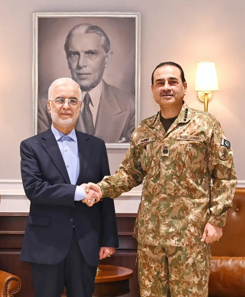 Iranian Interior Minister Momeni Meets Pakistan Army Chief In Rawalpindi (Image 1)