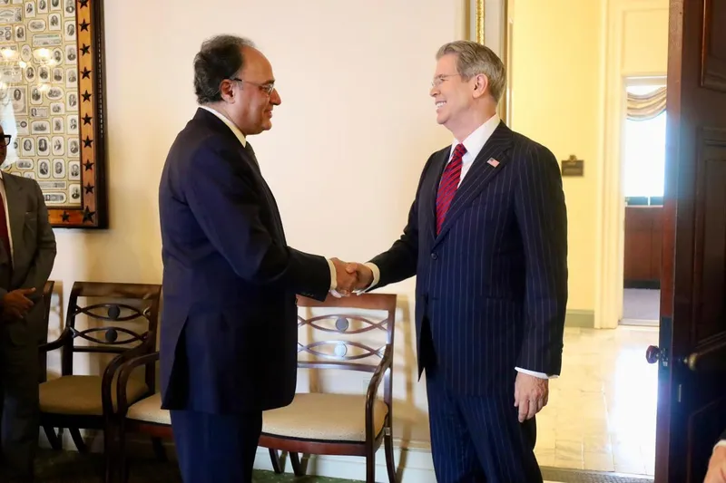 Finance Minister Aurangzeb Holds High-Level Economic Talks in Washington D.C. (Image 2)