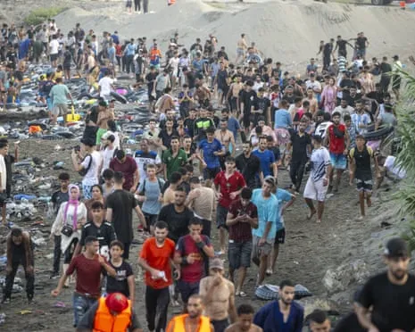 Fake News Sparks Border Rush as Tens of Thousands Head for Europe (Image 2)