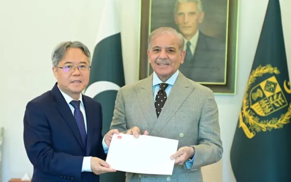 Chinese Ambassador Calls on PM Shehbaz Sharif, Delivers President Xi's Letter (Image 1)