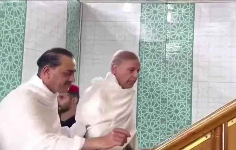 Prime Minister Shehbaz Sharif, Field Marshal Asim Munir Perform Umrah, Receive Special Access to Holy Kaaba (Image 3)