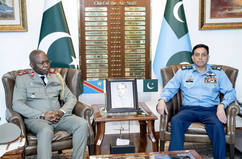 DR Congo Defence Chief Discusses Security Cooperation With Army Chief (Image 2)