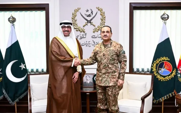 Kuwaiti Defence Minister Leads High-Level Delegation to GHQ, Meets Field Marshal Asim Munir