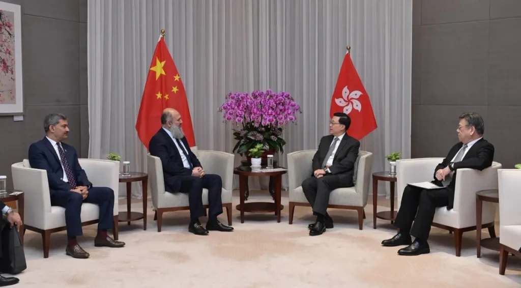 Commerce Minister, Hong Kong Chief Executive Reaffirm Stronger Trade, Economic Cooperation (Image 1)