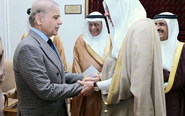 Bahraini Foreign Minister Dr. Abdullatif bin Rashid Al Zayani Visits Pakistan