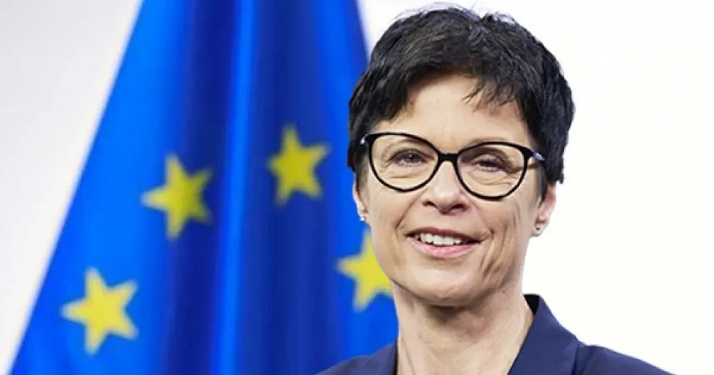 Recent Turkish Actions Taking Country Further Away from EU Membership, Enlargement Commissioner Says