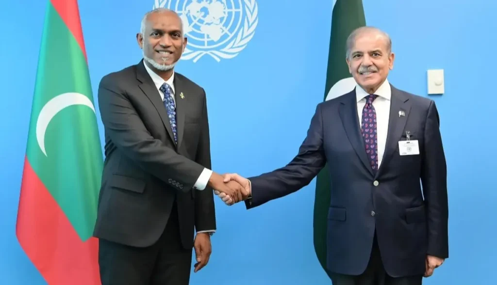 President Dr. Mohamed Muizzu attends a diplomatic ceremony during his state visit to Pakistan.