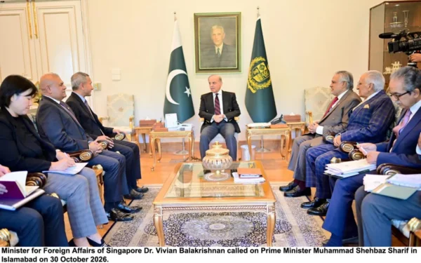 Prime Minister Shehbaz Sharif meets with Foreign Minister Dr. Vivian Balakrishnan to discuss Pakistan Singapore diplomatic relations. (Image 1)